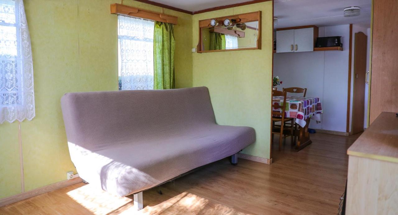 Hotel camping les acacias à Saint-Paulet-de-Caisson Extérieur photo